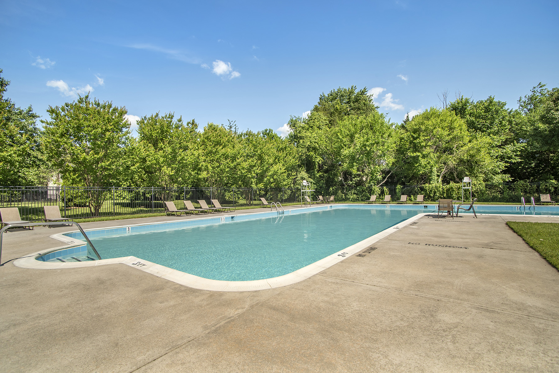 Photos and Video of The Manor/The Manor East Apartments in Leesburg, VA